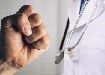 MEDICO DEL PRONTO SOCCORSO AGGREDITO DA TRE PERSONE