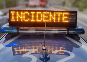 INCIDENTE LUNGO LA BIFERNINA, AUTO SI RIBALTA