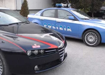 AGGREDISCE SENZA TETTO, RAGAZZO FERMATO DALLE FORZE DELL’ORDINE