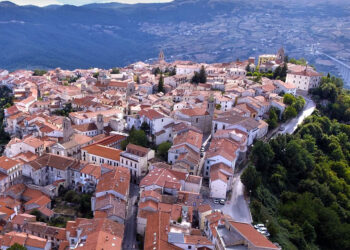 AD AGNONE ACQUA COL CONTAGOCCE