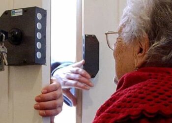COPPIA DI ANZIANI RAGGIRATA DALLA TRUFFA DEL “FINTO NIPOTE”