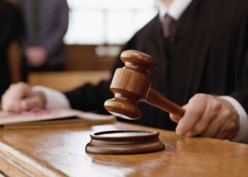 LI INVESTE CON L’AUTO DOPO UNA RISSA: NON È TENTATO OMICIDIO