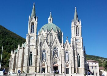 LA BASILICA DI CASTELPETROSO E’ TRA LE METE MIGLIORI AL MONDO