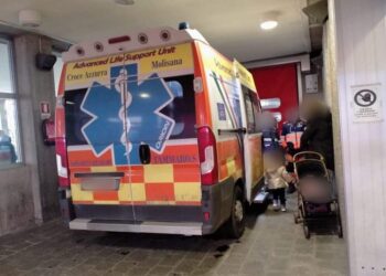 CARENZA DI PERSONALE: AMBULANZE IN CODA DAVANTI AL PRONTO SOCCORSO DEL CARDARELLI