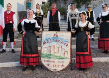 FESTIVAL DEL FOLKLORE, CARPINONE ABBRACCIA IL MONDO