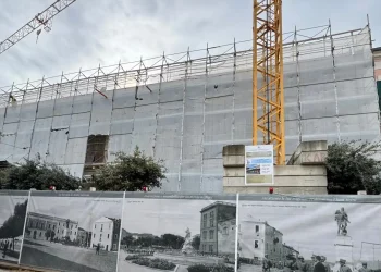 CADE DA UN’IMPALCATURA A LAVORO, 43ENNE IN GRAVI CONDIZIONI