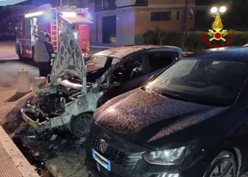 DUE AUTO A FUOCO A TERMOLI: INTERVENGONO I VIGILI DEL FUOCO