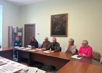 LA DIGNITÀ CHE SI CELA “OLTRE LO SGUARDO”