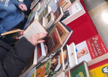 PORTA UN LIBRO, PRENDI UN LIBRO