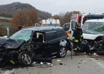 SCONTRO TRA FURGONE E SUV SULLA STATALE 645: 5 FERITI, TRA CUI UNO IN GRAVI CONDIZIONI