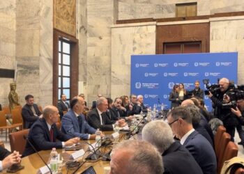 CRISI AUTOMITIVE, URSO CONVOCA TAVOLO NAZIONALE PER IL 30 GENNAIO