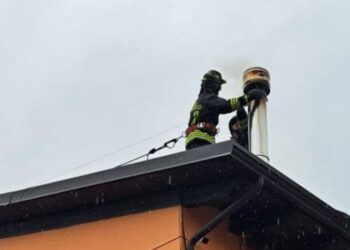 CANNA FUMARIA IN FIAMME: INTERVENGONO I VIGILI DEL FUOCO