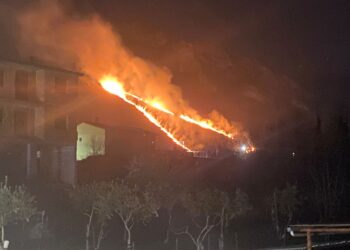 A FUOCO LE MONTAGNE INTORNO A CEPPAGNA