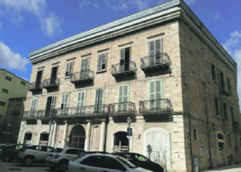 PIAZZA CARDUCCI, DAL DEGRADO NASCE UN GIARDINO