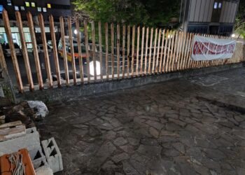 CASTRATARO SMONTA LA TENDA AL VENEZIALE