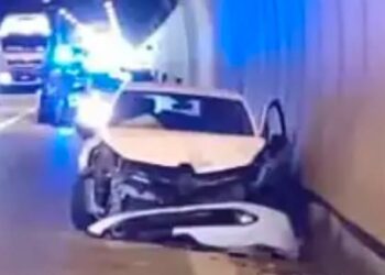 SCONTRO TRA AUTO E CAMION IN GALLERIA: UN FERITO