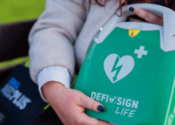 UN DEFIBRILLATORE AL PARCO
