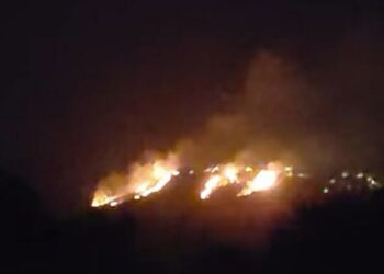 INFERNO DI FUOCO A GUGLIONESI: FIAMME VICINO ALLE CASE