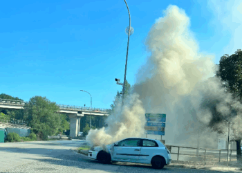 AUTO IN FIAMME, PAURA A ISERNIA E PESCHE: INTERVENTO DEI VIGILI DEL FUOCO