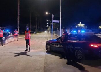 FERMATI CON QUASI 2 CHILI DI DROGA IN AUTO: DUE ARRESTATI