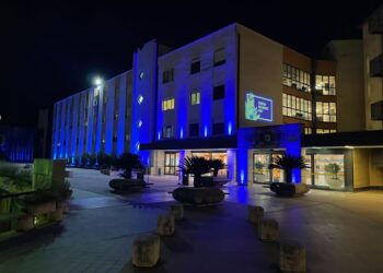 IL NEUROMED SI ILLUMINA DI BLU PER LA NOTTE EUROPEA DELLE RICERCATRICI E RICERCATORI