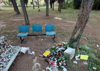 DEGRADO E RIFIUTI AL PARCHEGGIO DELL’OSPEDALE DI VENAFRO