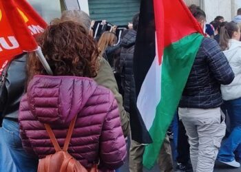 CAMPOBASSO, STUDENTI IN PIAZZA CONTRO GUERRA E CAROVITA