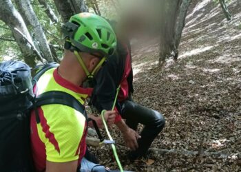 ESCURSIONISTA BLOCCATO NEL VUOTO SUL MONTE MURIA: SALVATO DAL SOCCORSO ALPINO